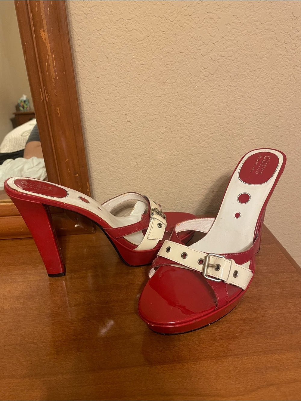 Vintage Guess Red Patent Platform Mule Heels 👠